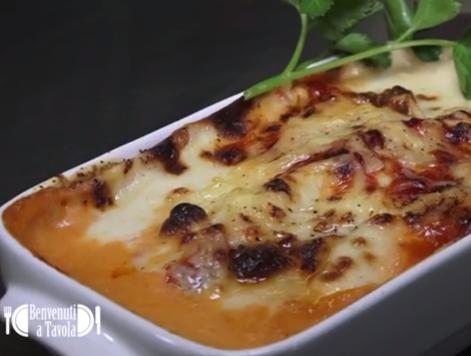 Benvenuti a tavola - Cannelloni porri, ricotta e salsa ai peperoni