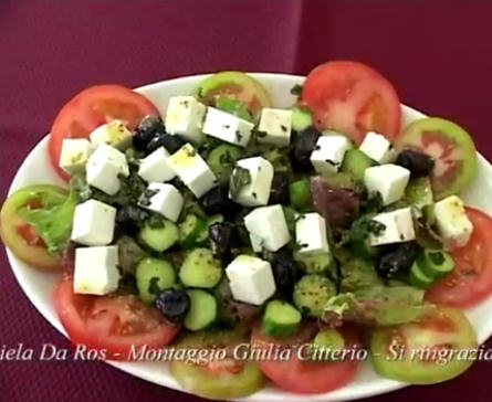 Benvenuti a tavola - Insalata greca di Lasen con schiz