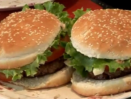 Benvenuti a tavola - Il panino un po' cheese e un po' hamburger