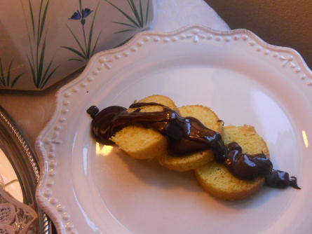 Pan d'arancio con salsa al cioccolato