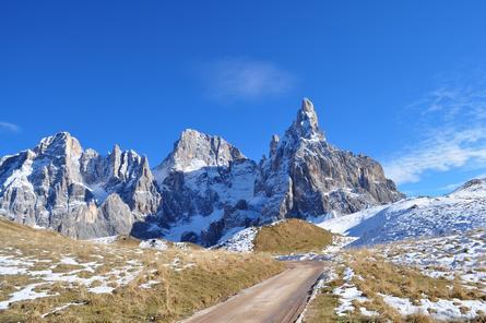 Cimon della Pala immerso nel blu dipinto di blu!